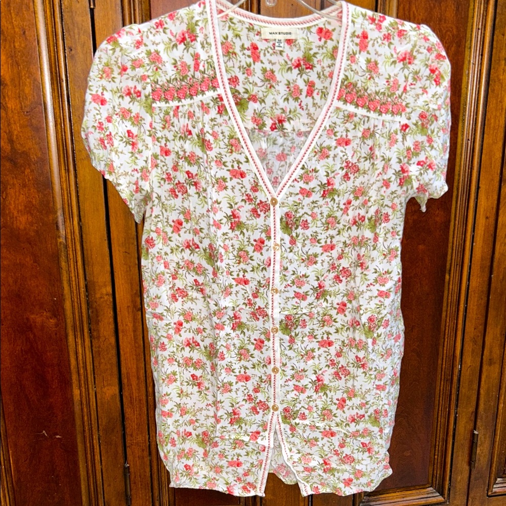 Max Studio floral blouse.  Size Medium